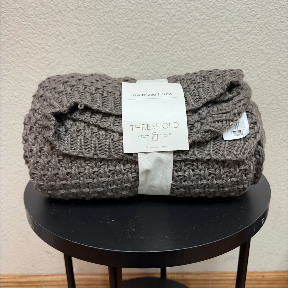 NWT‎ THRESHOLD OVERSIZED RECYCLED KNIT THROW BLANKETS GRAY